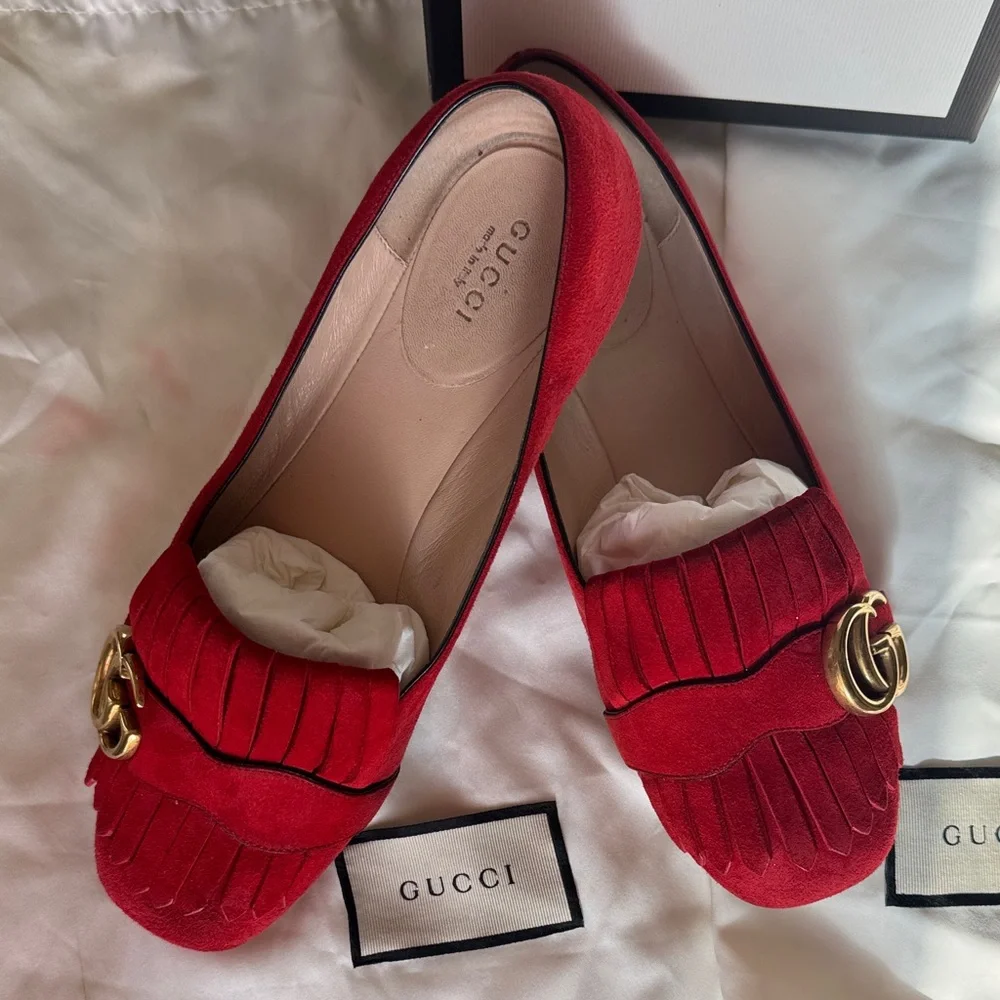 Gucci Red Flats with Gold Detail - Picture 2 of 8